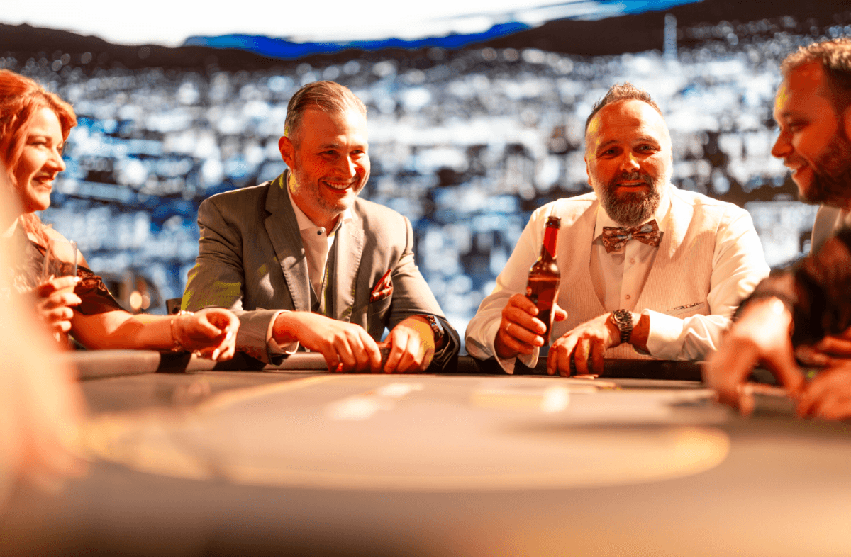 ADEMAX BusinessPokern bei Topgolf Oberhausen - Spielerisch Kontakte knüpfen