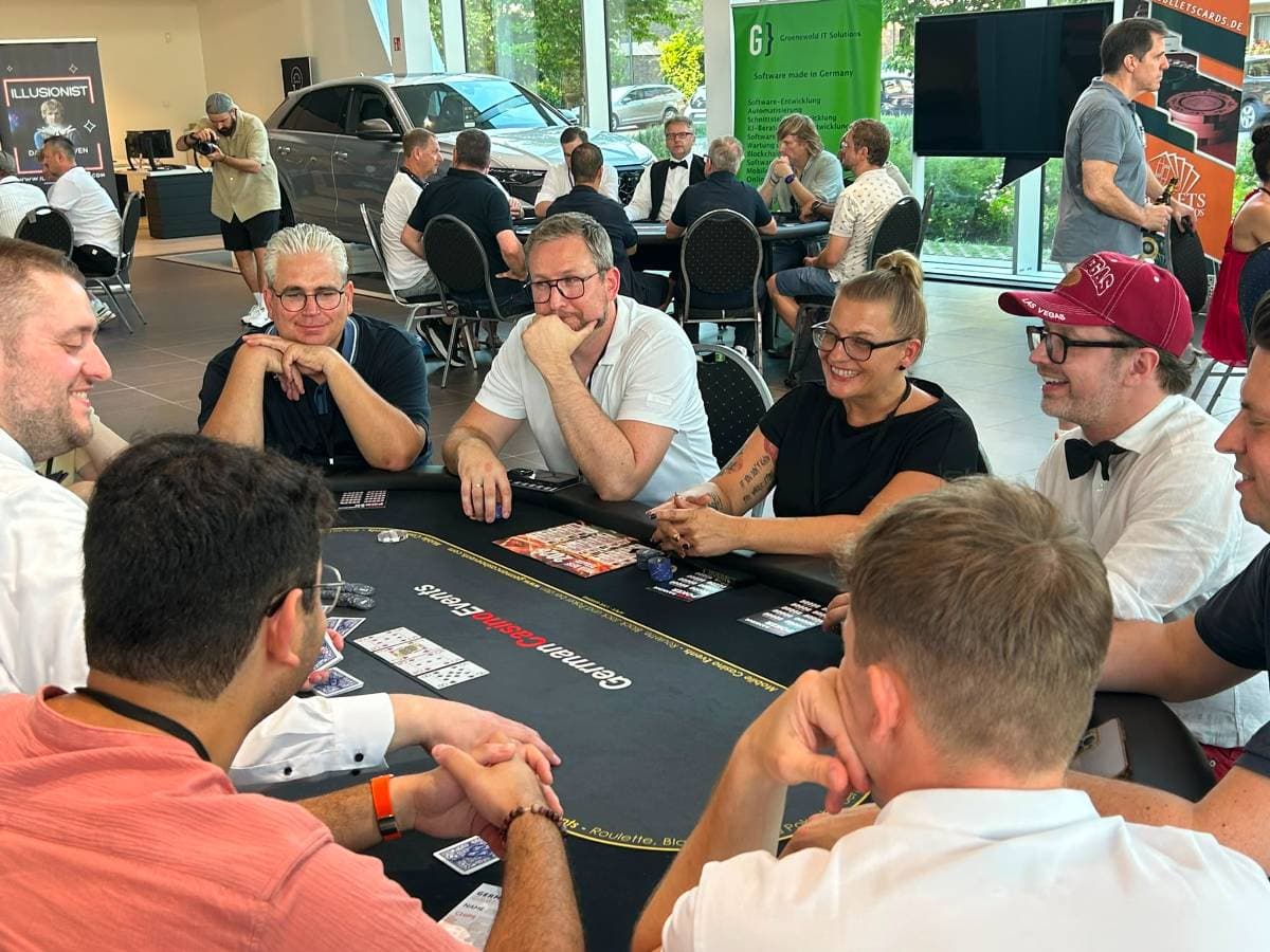 Hauptbild für ADEMAX BusinessPokern Düsseldorf - Spielerisch Kontakte knüpfen