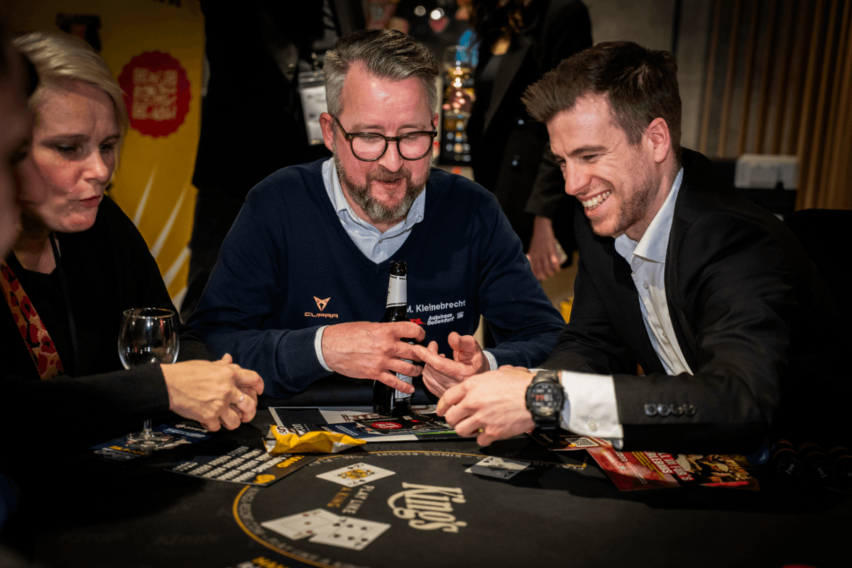 Pokerface im Konferenzraum: Wie strategisches Denken im Spiel den Business-Alltag prägt