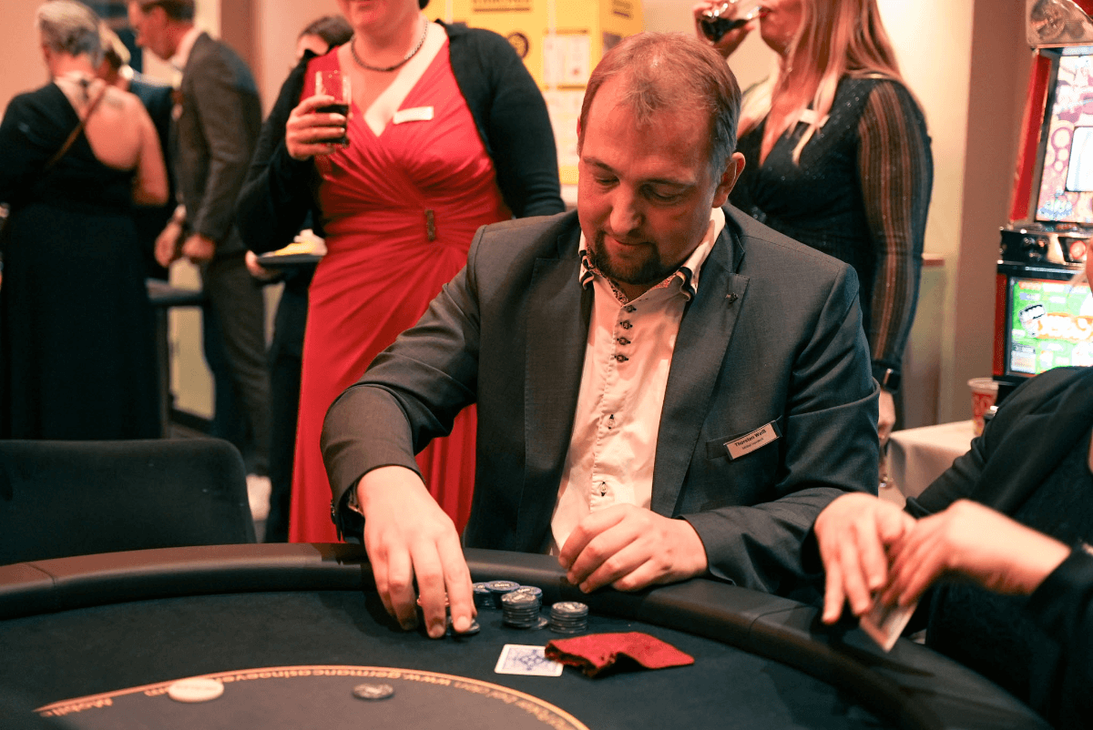 Hauptbild für Kostenlos: ADEMAX BusinessPokern Online - Kontakte spielerisch knüpfen